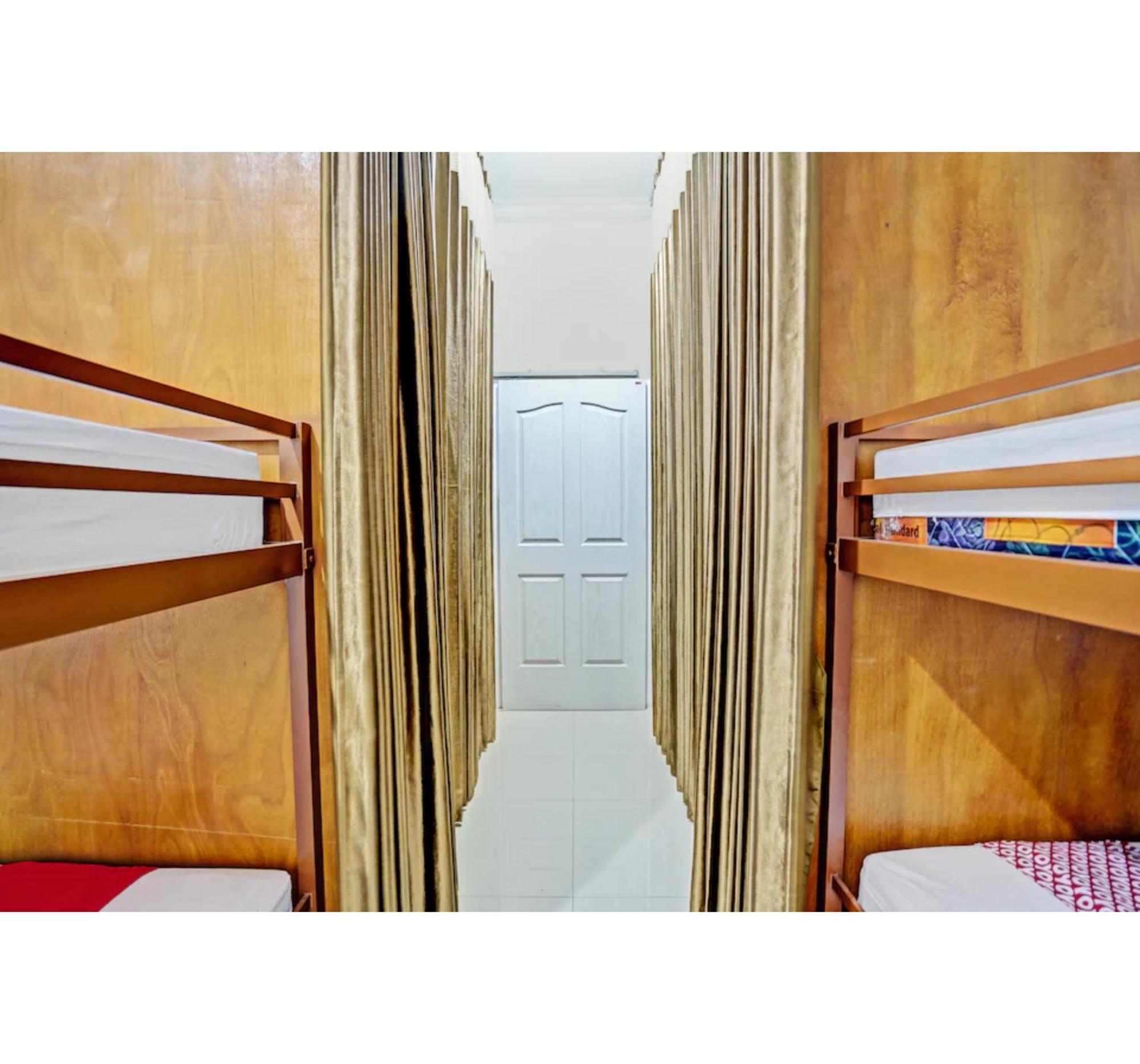 Super Oyo 3702 Homestay Bougenville Syariah Lamongan Exterior foto