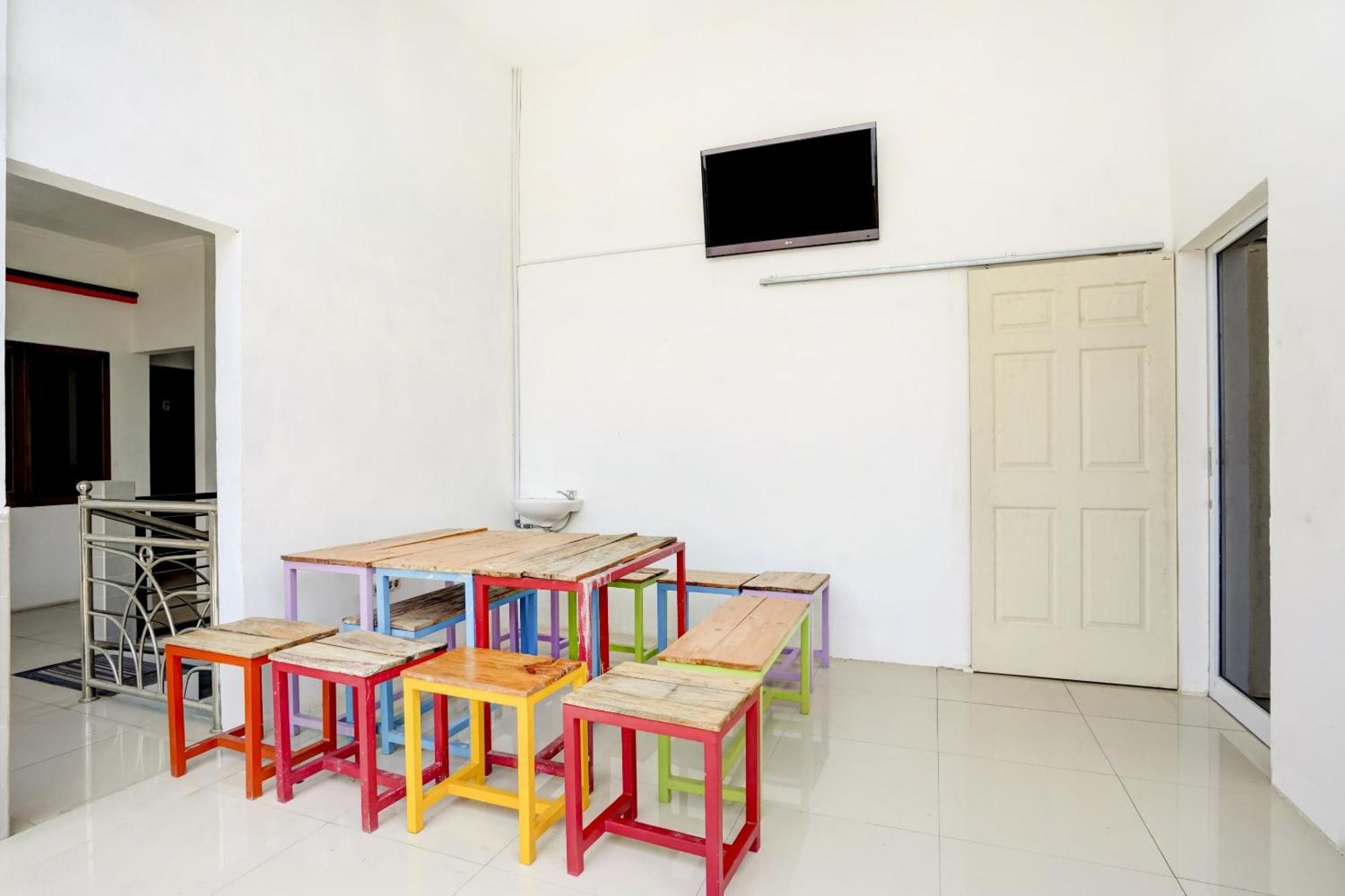Super Oyo 3702 Homestay Bougenville Syariah Lamongan Exterior foto
