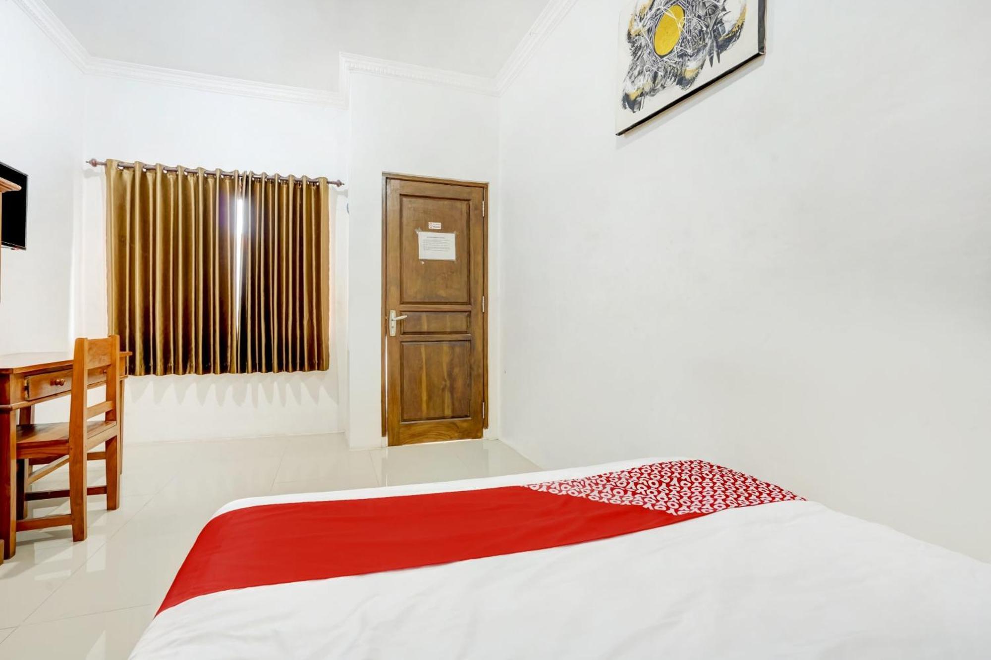 Super Oyo 3702 Homestay Bougenville Syariah Lamongan Exterior foto