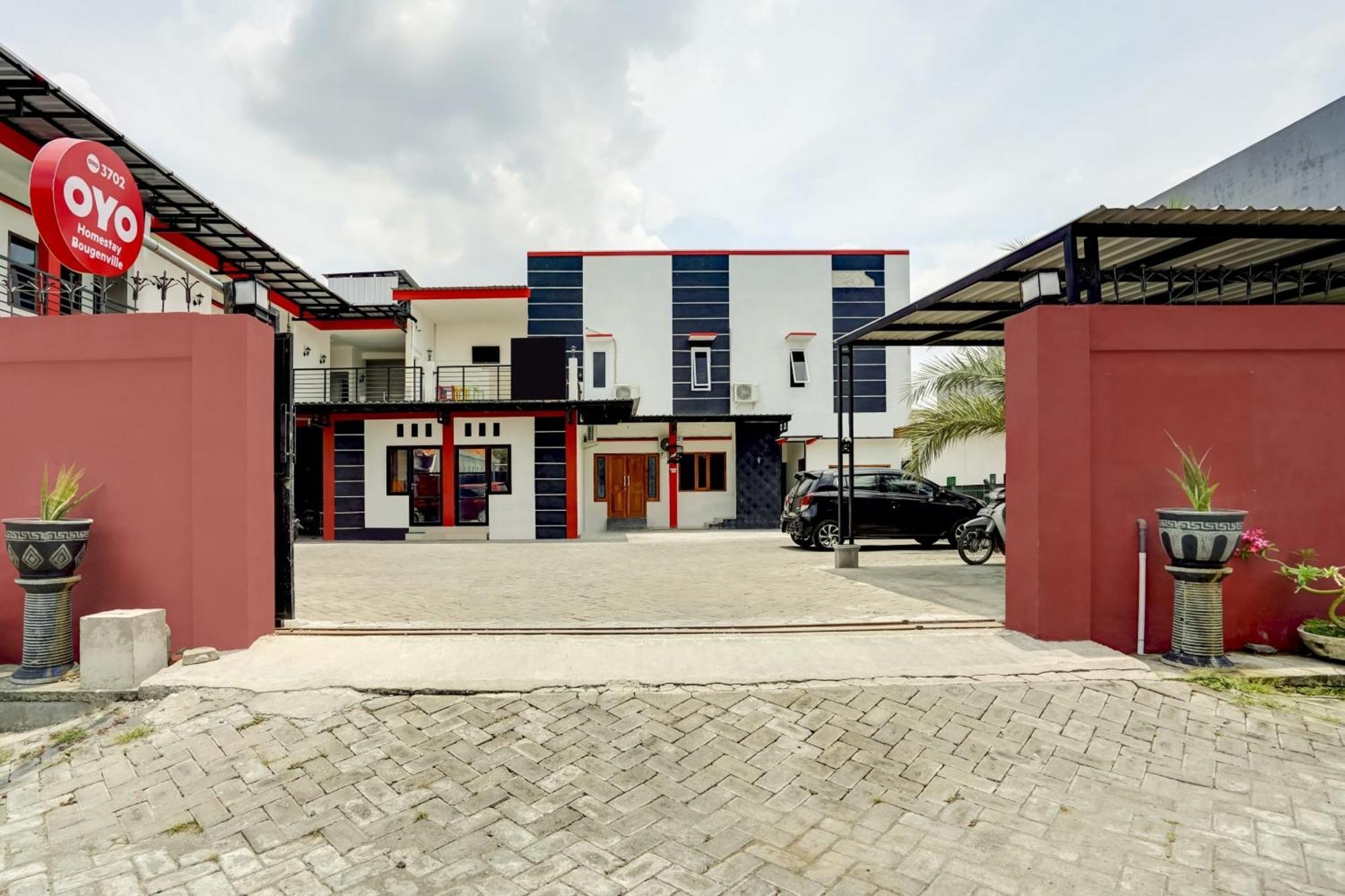 Super Oyo 3702 Homestay Bougenville Syariah Lamongan Exterior foto
